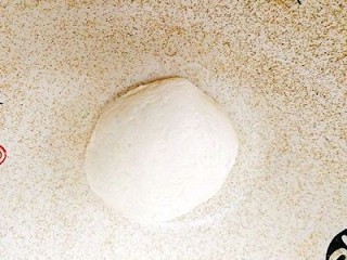7、一锅出&小熊红糖馒头+红枣枸杞子银耳羹,用手揉至成团进行发酵