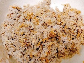 9、一锅出&小熊红糖馒头+红枣枸杞子银耳羹,拌成絮状