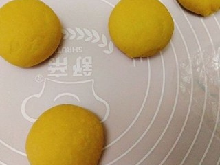 15、一锅出&小熊红糖馒头+红枣枸杞子银耳羹,全部弄好后留一个面团做耳朵