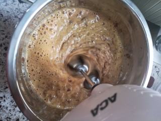 7、红枣糕（宝宝版）,用搅拌器最快速度打发