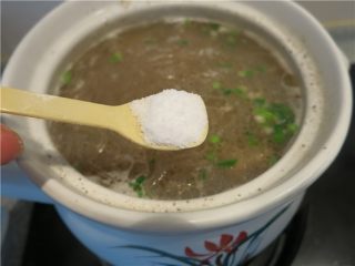 13、大补气血牛尾汤,加入适量的盐