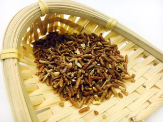 9、暖心暖胃 赤小豆莲子粥,红米