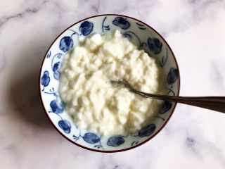 6、水果麦片酸奶碗,老酸奶稍稍捣烂