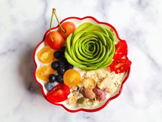 16、水果麦片酸奶碗,非常漂亮有木有????它不仅美貌，还营养丰富，吃多多也不怕长肉肉，喜欢的宝宝们赶紧学做起来吧✌????