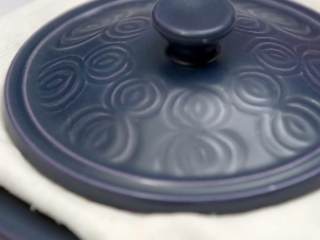 10、煎蛋 蒸蛋 溏心蛋,覆上棉布，盖上盖子，防止水分进入