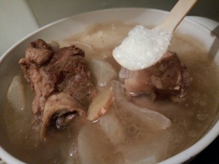 11、滋补暖身汤～筒骨炖萝卜,味精少许，提鲜