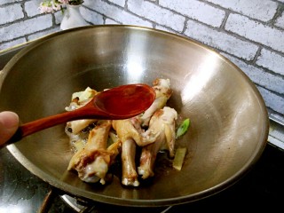 8、红烧鸭翅根,加料酒