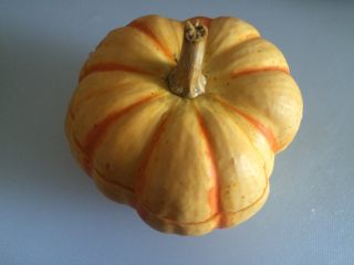 9、金瓜雪蛤,把金瓜的顶端再盖上