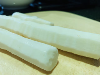 2、山药红枣糕,削皮