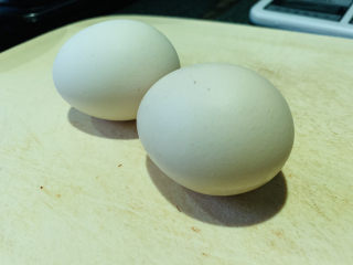 6、山药红枣糕,准备两个鸡蛋