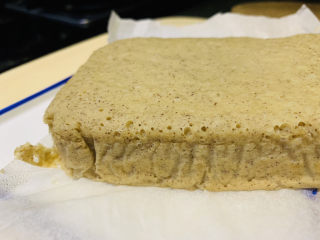 14、山药红枣糕,脱模，撕掉油纸