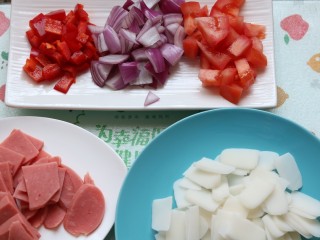 3、芝士焗年糕,火腿年糕切片，其他的切小块