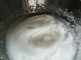 12、红枣酸奶溶豆（新手零失败）,打至出现这类大弯钩~