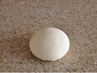 7、油酥烧饼：酥香暖胃治愈系主食,将面团再次揉至光滑。