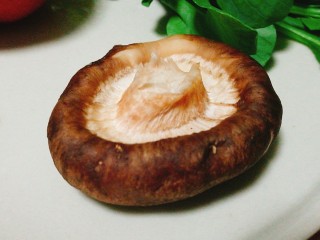 2、暖胃又舒服的番茄鸡蛋疙瘩汤,所以食材～香菇