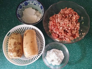1、炸香酥藕盒,备好食材