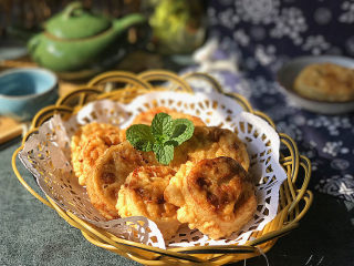 15、炸香酥藕盒,趁热吃外酥脆里软嫩、好好吃、当然也可以放做些卤汁浇淋或其它吃法