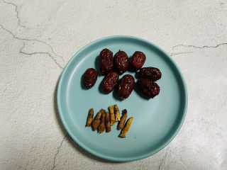 5、红枣南瓜粥,红枣洗净去核