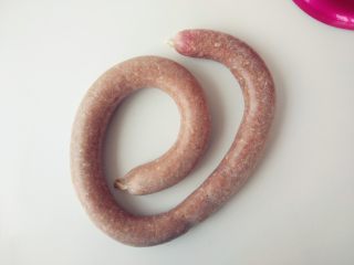 14、烧麦灌香肠土豆丝饼套餐,灌好后，稍留一段空肠衣再剪断