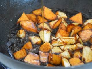 6、油焖茭白—浓油赤酱的本帮素菜,自制美味油焖茭白的方法，你学会了吗？