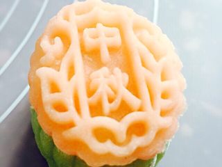 15、王氏彩色冰皮月饼#有个故事#,双色的上面我用了10克冰皮