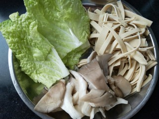 14、≈羊肉火锅≈,煮羊肉的时候，准备下菜