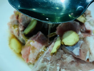 8、糖醋菠萝排骨,加1勺油；