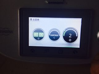 17、姜枣膏,40分钟,最高温度,速度2,开启。这时,可以去休息了。