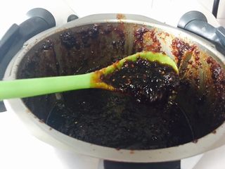 18、姜枣膏,时间到了,音乐响起,点一下速度键,停止。装瓶。清洗也很方便,十秒钟,速度十,可以用净水清洗,随后,出来的水,也能喝。