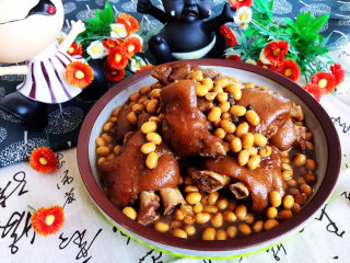 22、黄豆炖猪脚,黄豆炖猪脚出锅了~