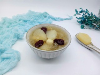 14、雪梨银耳莲子羹,美美的来一碗。越喝越美(^_^)