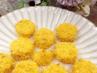 16、脆皮日本豆腐,放入盘中