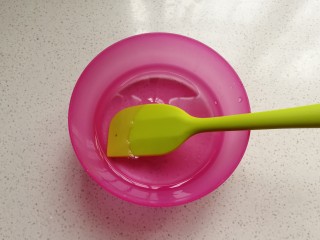 3、奶香玉米面窝窝头,酵母也用少许温水化开