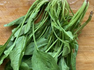 1、菠菜丸子汤,新鲜的菠菜,刚从田里挖的????