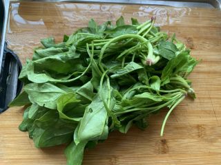 3、菠菜丸子汤,自己种的就是放心,绝对无公害蔬菜????