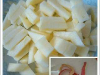 1、红枣苹果粥,将苹果去皮，切丁