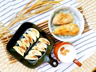 13、冬季益阳早餐 肉桂苹果,肉桂烤苹果、烤地瓜，搭配自制老酸奶和坚果，寒冷的冬季早餐，边洗漱边快速制作一份暖胃益阳早餐，浑身暖暖的上班去。