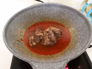 14、水煮肥牛,加入肥牛