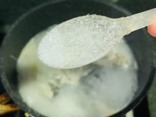 14、鲫鱼萝卜丝汤,加少许味精；