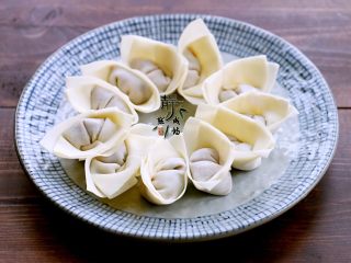 10、鲜肉荠菜馄饨,全部包好，薄皮大馅儿。