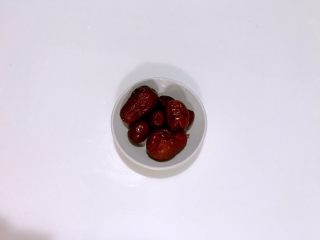 3、豆浆超级好喝的配方，根本停不下来,准备好红枣。