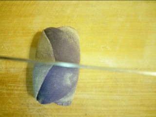 12、蓝色妖姬,用刀从中间切开