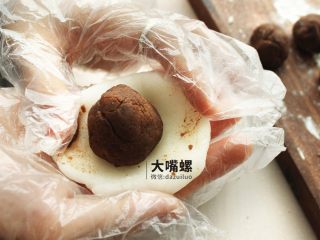 19、Q萌红糖冰皮月丨大嘴螺,擀开一个冰皮包入馅