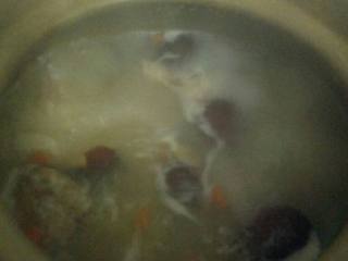 7、淮山鸭肉汤,即可关火