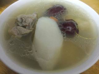 8、淮山鸭肉汤,盛碗食用