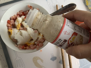 5、不一样的三明治,加入喜欢的沙拉酱调味