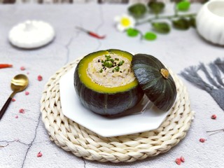 15、#感恩节食谱#有机南瓜肉糜盅,蒸好的南瓜肉糜盅，撒上葱花，熟黑芝麻，特别美味。