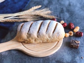 17、红糖红枣桂圆全麦软欧,出炉～超浓郁的香味