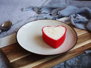 17、咖喱土豆鸡丁饭,用模具将米饭塑成你所喜欢的形状。