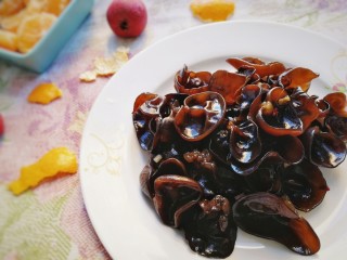 15、凉拌木耳,清脆爽口的小菜。